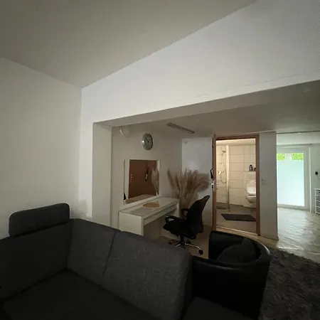 Gemuetliches, Barrierefreies In Dortmund-brackel, Ruhige Lage, Nur 5 Minuten Zum Flughafen Apartament