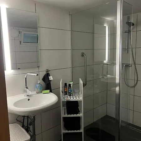 Gemuetliches, Barrierefreies In Dortmund-brackel, Ruhige Lage, Nur 5 Minuten Zum Flughafen Apartament